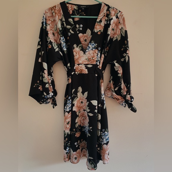 Aakaa long sleeve floral dress- size M! - Picture 1 of 3